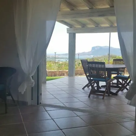 Liviana Villa *