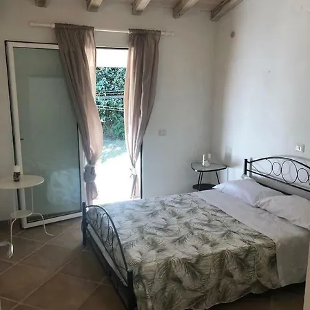 Liviana Villa *